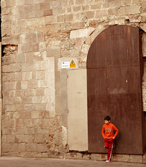 Boy in Barcelona (in Barrio Gotico)